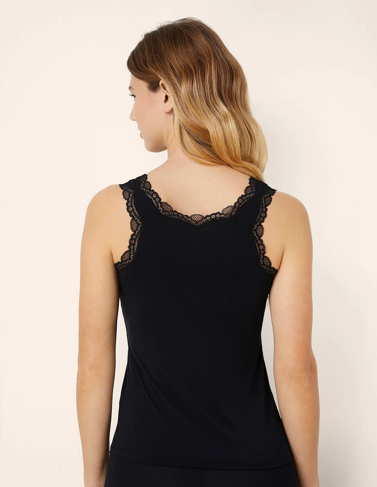 Yamamay Montenegro Camisole | ICRD99X005072_04_49d7b5f2-879a-48c7-b6ff-6b0419f1870c.jpg