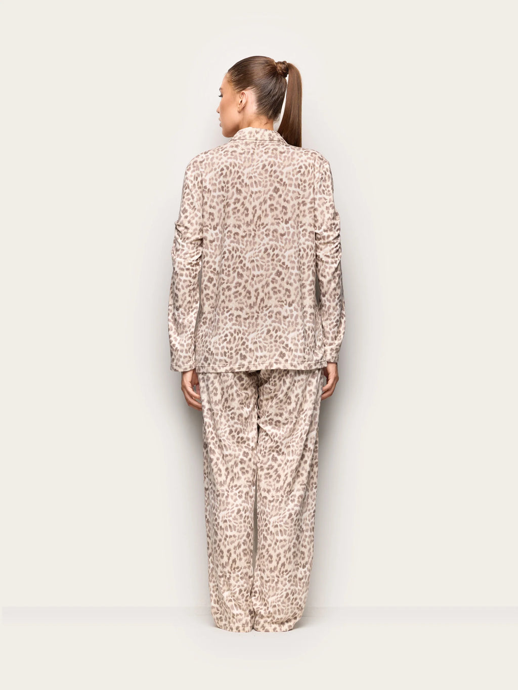 Yamamay Montenegro Long-Pyjamas with front open | PPRD193002128_05_24235b8c-1fc8-4e2c-8e37-e08aee5b9d2e.jpg