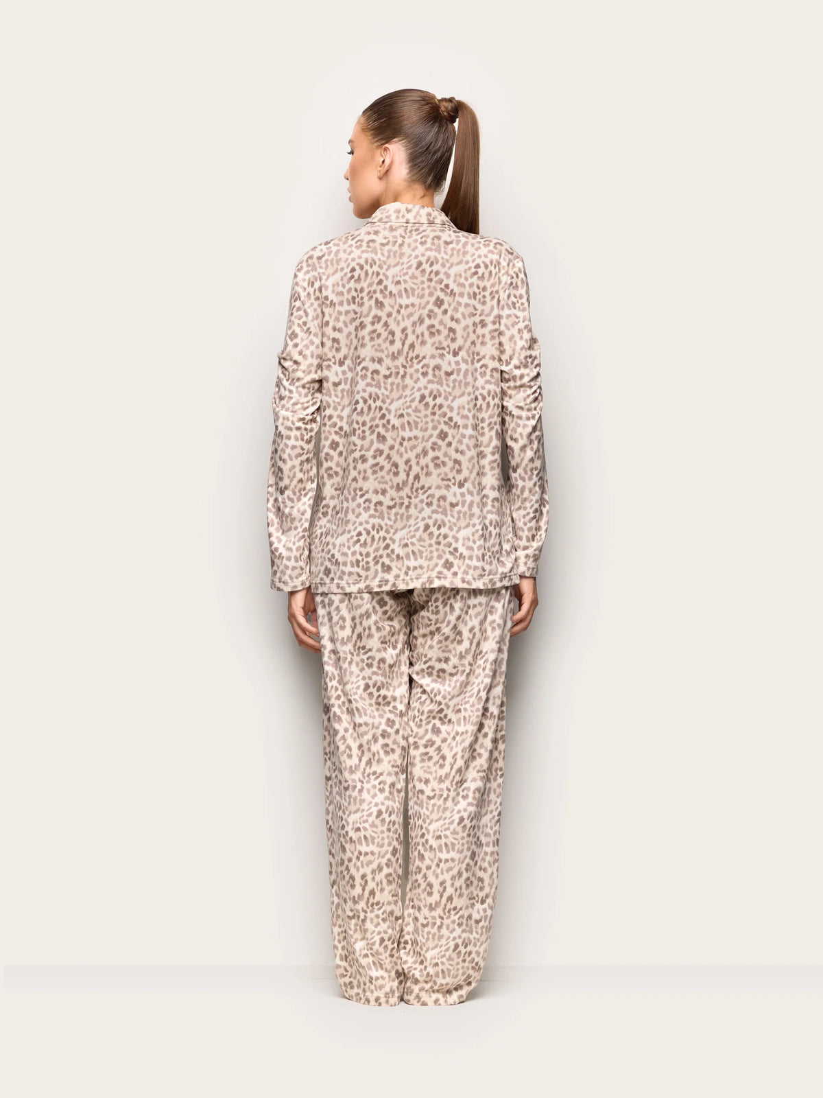 Yamamay Montenegro Long-Pyjamas with front open | PPRD193002128_05_24235b8c-1fc8-4e2c-8e37-e08aee5b9d2e.jpg