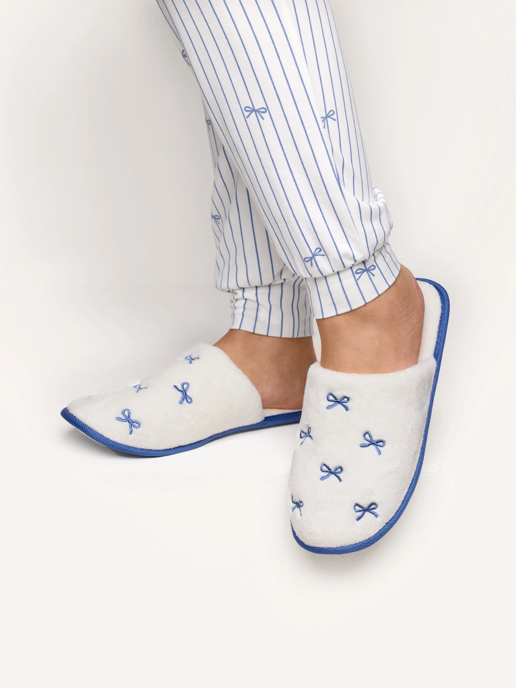 Yamamay Montenegro Slippers | SPFD193001244_02_32844a97-3574-4648-a659-125c5c8ef9d0.jpg
