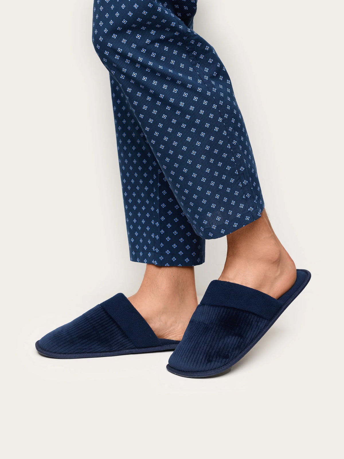 Yamamay Montenegro Slippers | SPFU193002024_01_292a4f01-d629-4deb-ad4d-3c20dbe3ea83.jpg